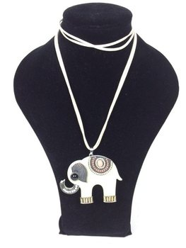 HALSKETTING MET OLIFANT CREME (1st)