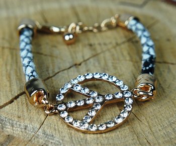 IBIZA LOOK ARMBAND MET PEACE TEKEN ZWART/WIT (1st)
