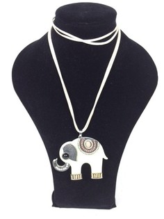 HALSKETTING MET OLIFANT CREME (1st)