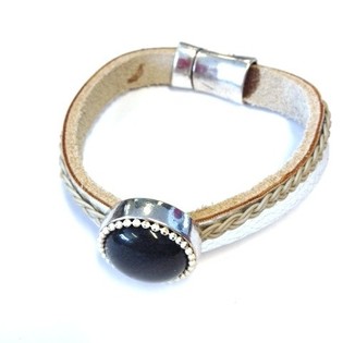 ARMBAND MET STEEN (1st)