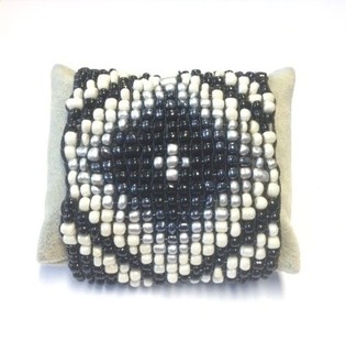 ARMBAND AZTEK ZWART/ CR&Egrave;ME (1st)